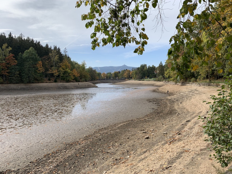 Přehrada je téměř vypuštěná