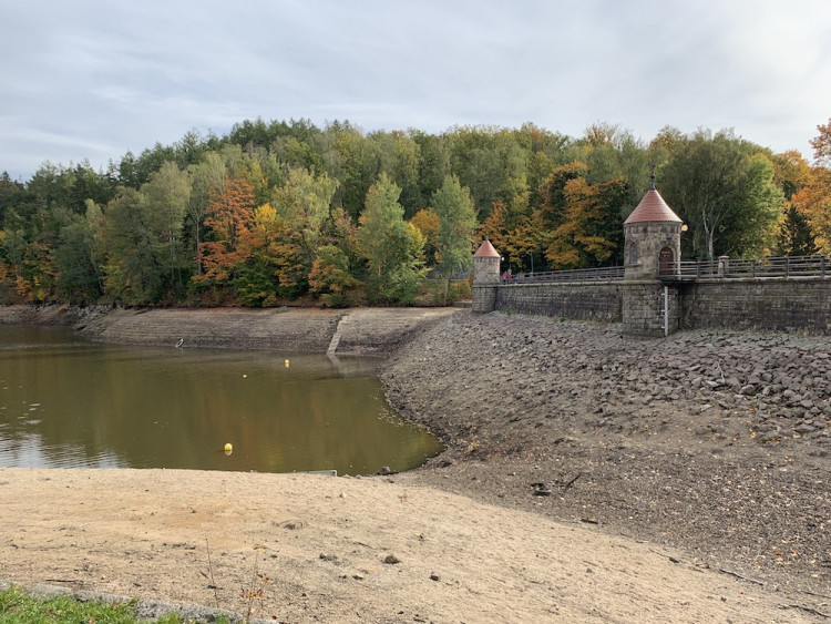 Přehrada je téměř vypuštěná