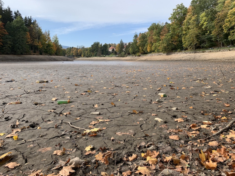 Přehrada je téměř vypuštěná