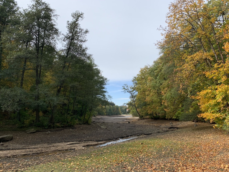 Přehrada je téměř vypuštěná