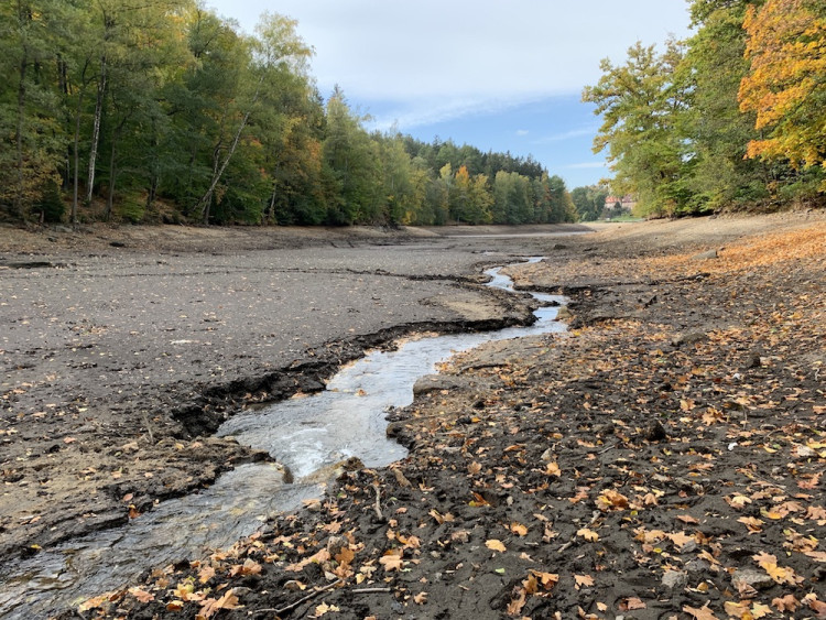 Přehrada je téměř vypuštěná