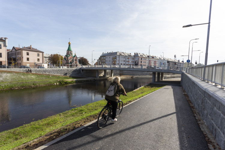 FOTOGALERIE: Náplavka v Olomouci zve k procházkám. Část nového nábřeží je ještě uzavřena