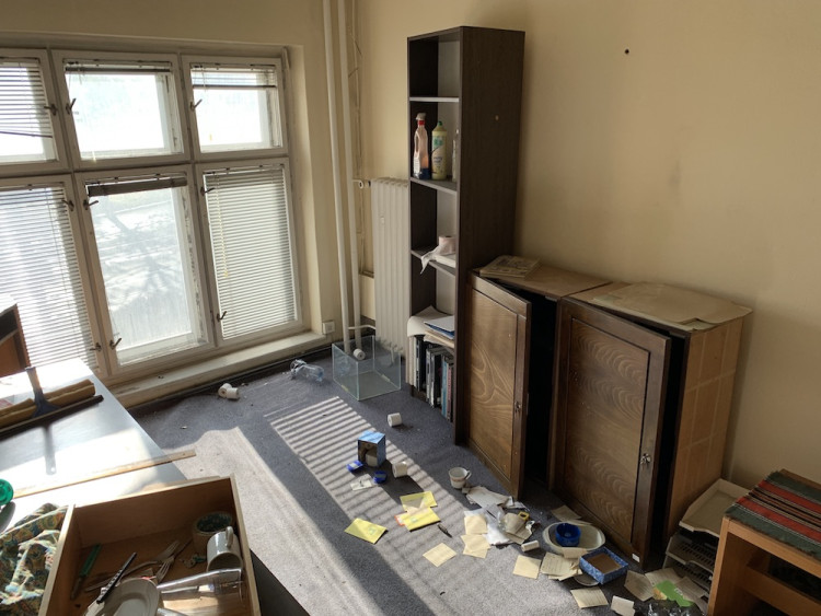 V některých kancelářích ještě něco zbylo.