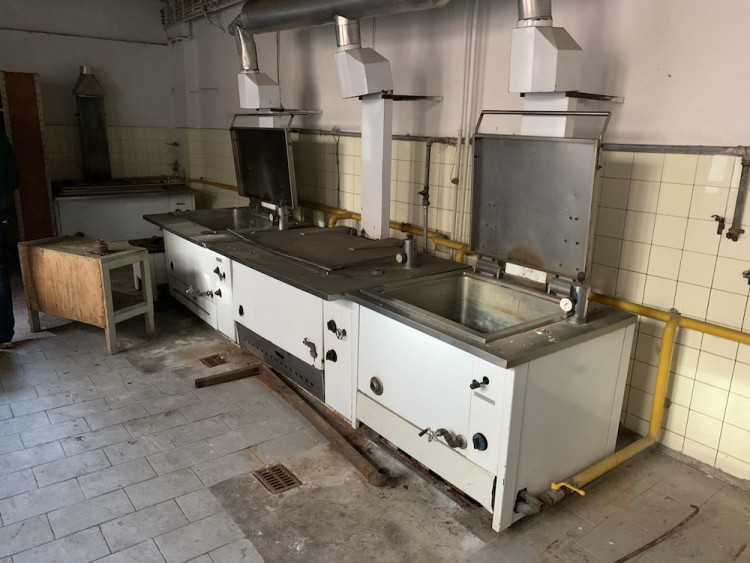 Vybavení závodní kuchyně. 