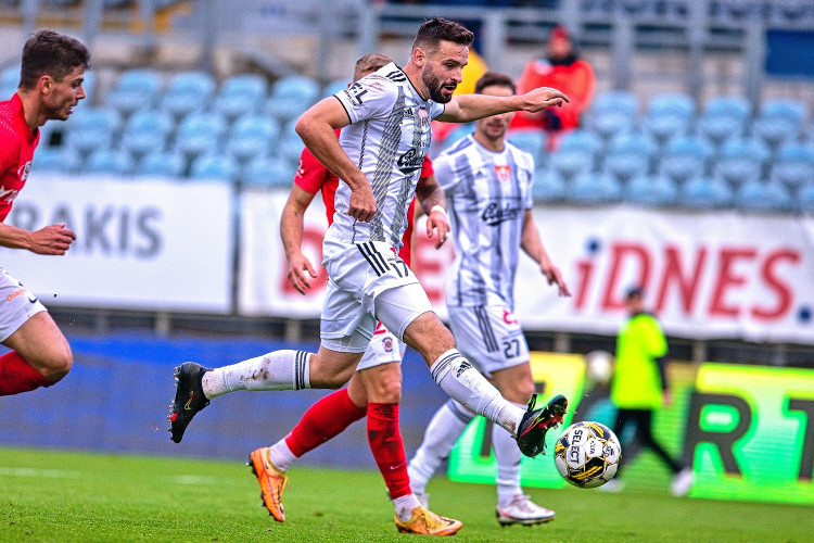 Dynamo proti Brnu vzdalo hold zdravotníkům