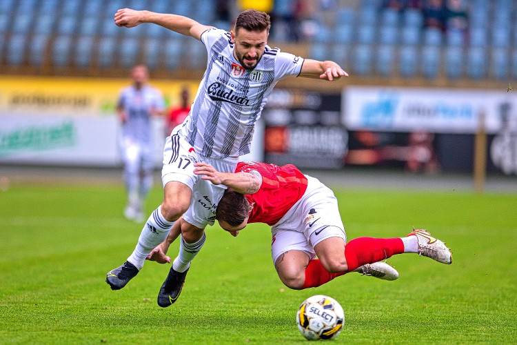 Dynamo proti Brnu vzdalo hold zdravotníkům