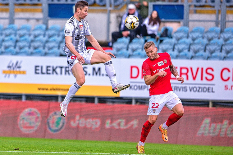 Dynamo proti Brnu vzdalo hold zdravotníkům