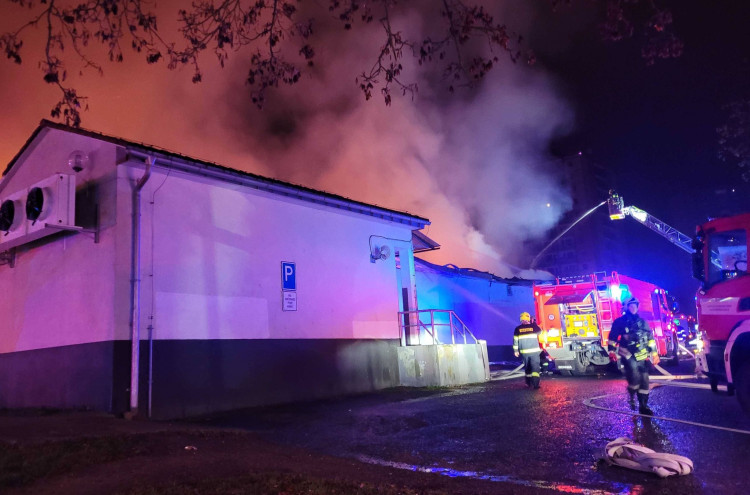 Prodejnu potravin v Chodově zachvátil požár. Škoda bude v desítkách milionů korun