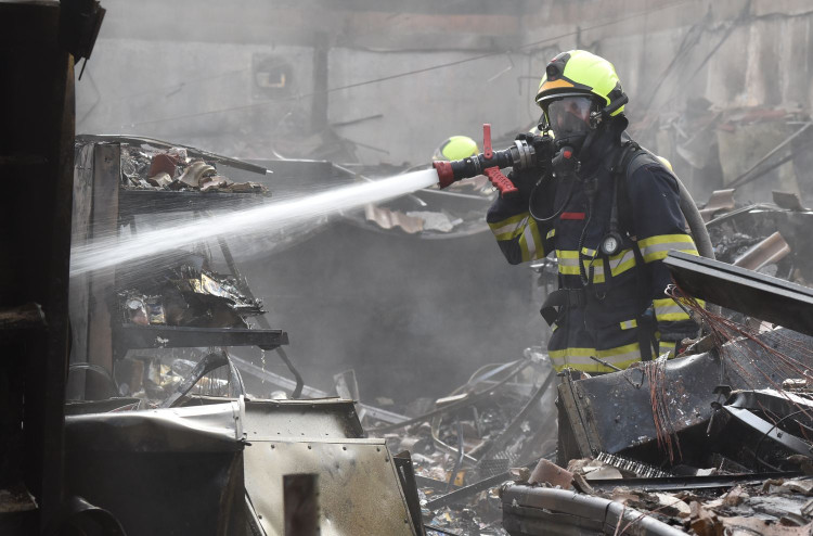 Prodejnu potravin v Chodově zachvátil požár. Škoda bude v desítkách milionů korun