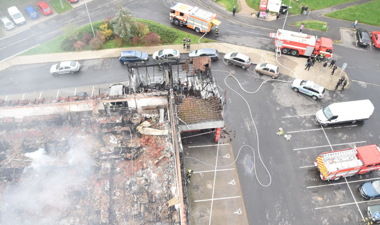 Prodejnu potravin v Chodově zachvátil požár. Škoda bude v desítkách milionů korun
