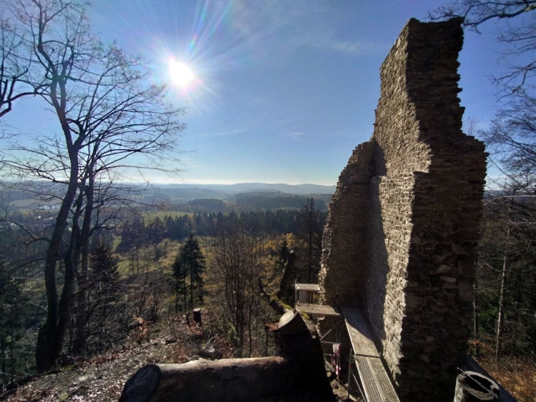 Zřícenina hradu Štamberk a kamenné moře