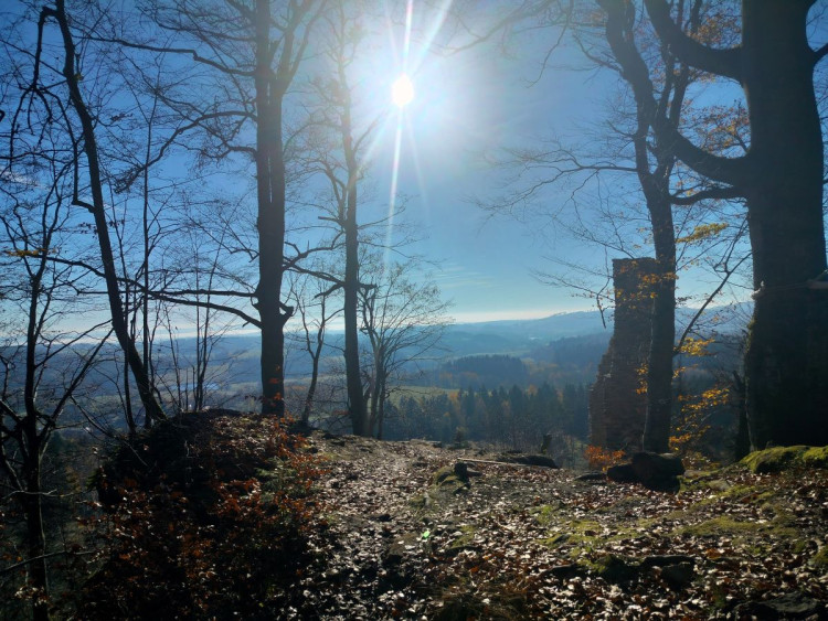 Zřícenina hradu Štamberk a kamenné moře