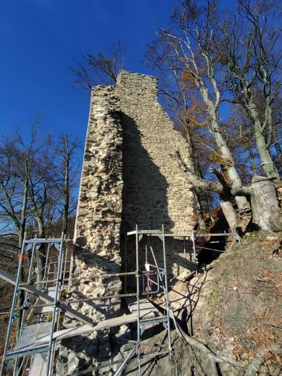 Zřícenina hradu Štamberk a kamenné moře