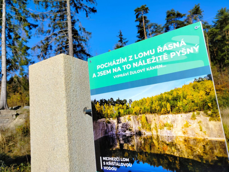 Zřícenina hradu Štamberk a kamenné moře