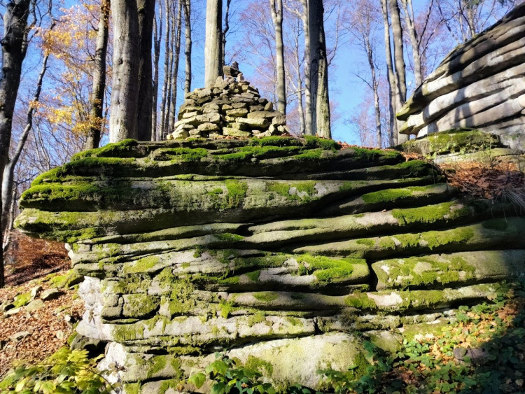 Zřícenina hradu Štamberk a kamenné moře