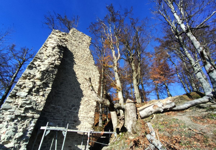 Zřícenina hradu Štamberk a kamenné moře