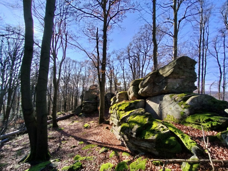 Zřícenina hradu Štamberk a kamenné moře