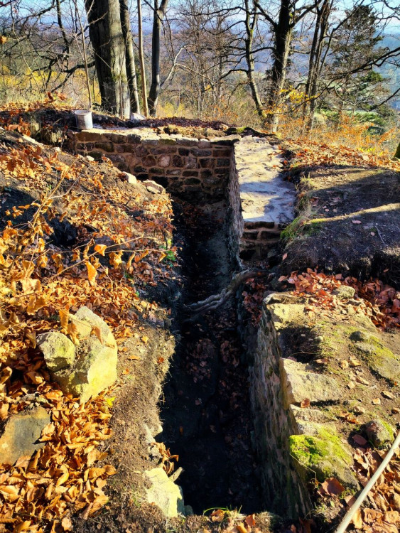 Zřícenina hradu Štamberk a kamenné moře