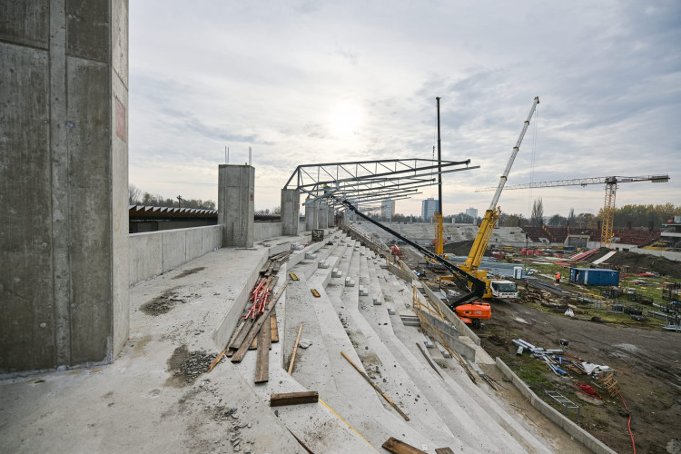 GALERIE: Stavba nového fotbalového stadionu v Hradci Králové