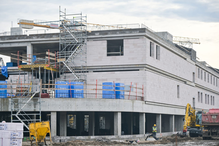 GALERIE: Stavba nového fotbalového stadionu v Hradci Králové