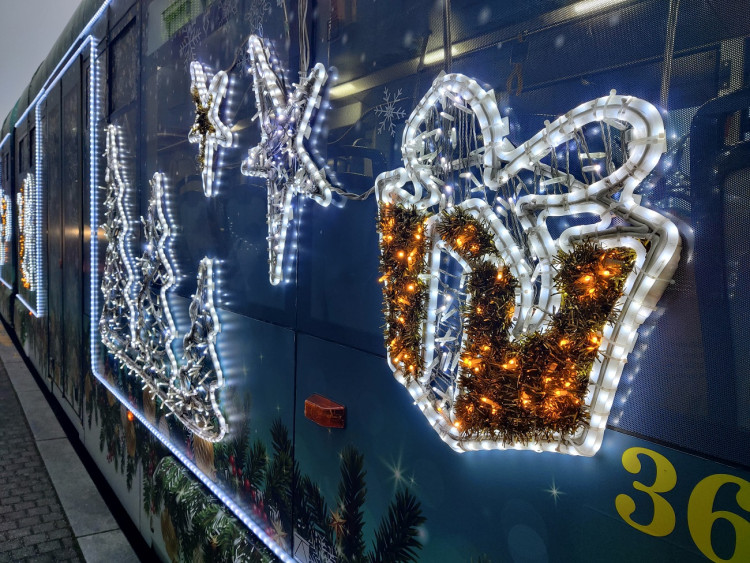 FOTOGALERIE: Vánoční strom a vánoční tramvaj 2022