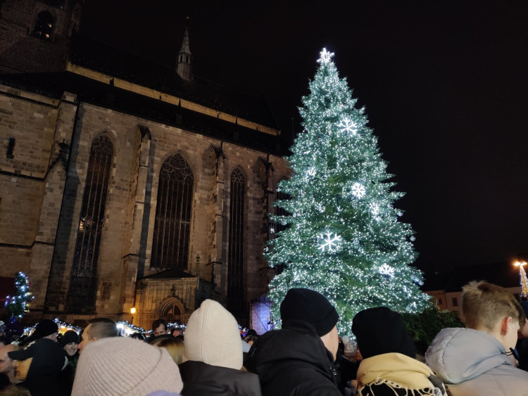 FOTOGALERIE: Vánoční strom a vánoční tramvaj 2022