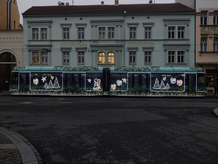 FOTOGALERIE: Vánoční strom a vánoční tramvaj 2022