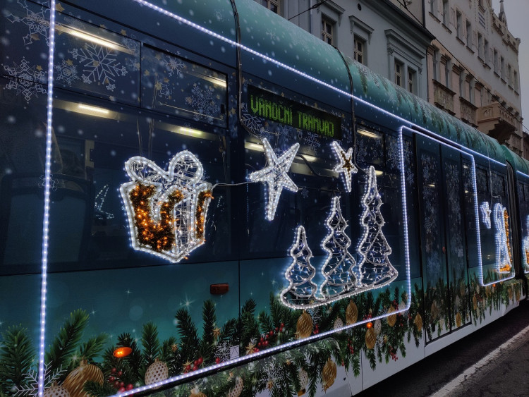 FOTOGALERIE: Vánoční strom a vánoční tramvaj 2022