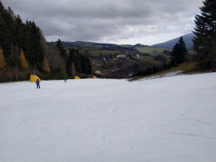 FOTOGALERIE: První lyžování v Branné