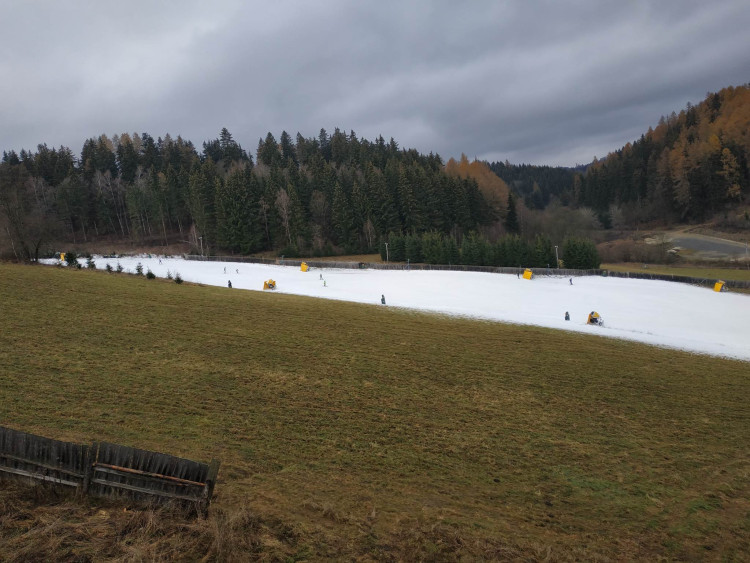 FOTOGALERIE: První lyžování v Branné