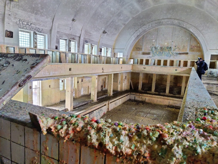 FOTOGALERIE: Zchátralé městské lázně v centru Plzně
