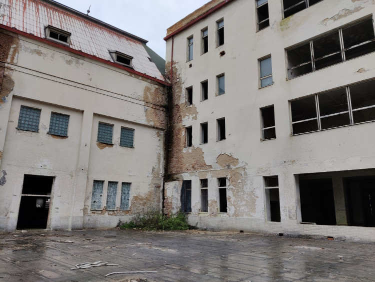 FOTOGALERIE: Zchátralé městské lázně v centru Plzně