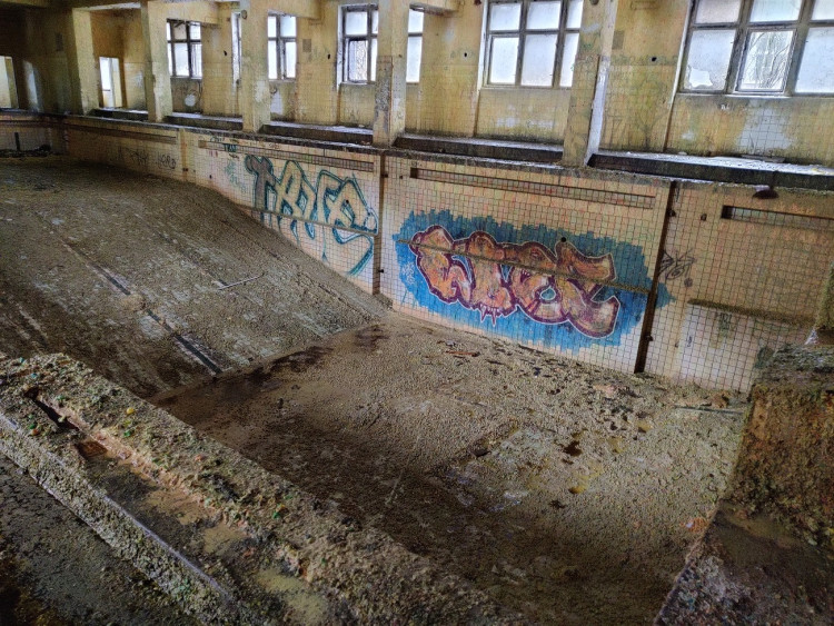 FOTOGALERIE: Zchátralé městské lázně v centru Plzně