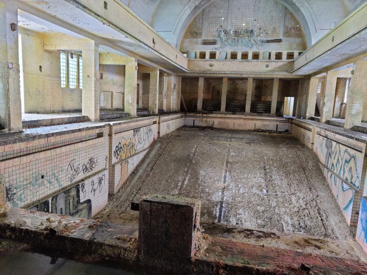 FOTOGALERIE: Zchátralé městské lázně v centru Plzně