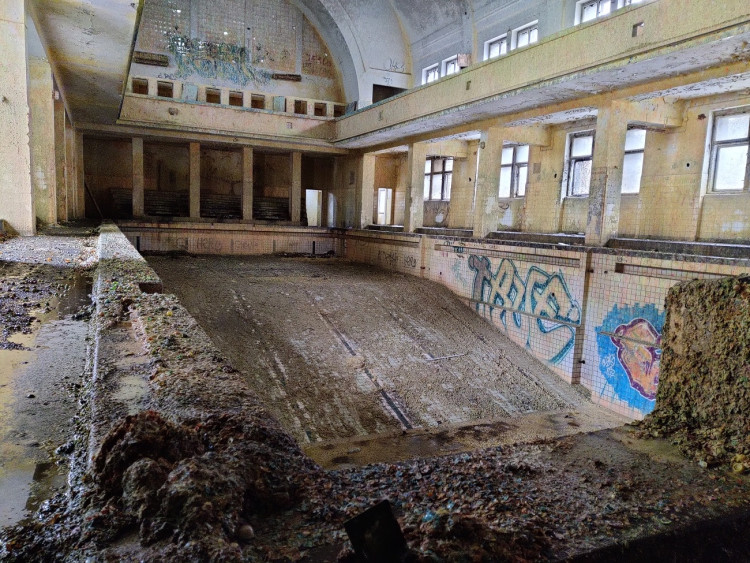 FOTOGALERIE: Zchátralé městské lázně v centru Plzně