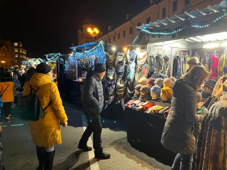GALERIE: První víkend na vánočních trzích v Hradci Králové