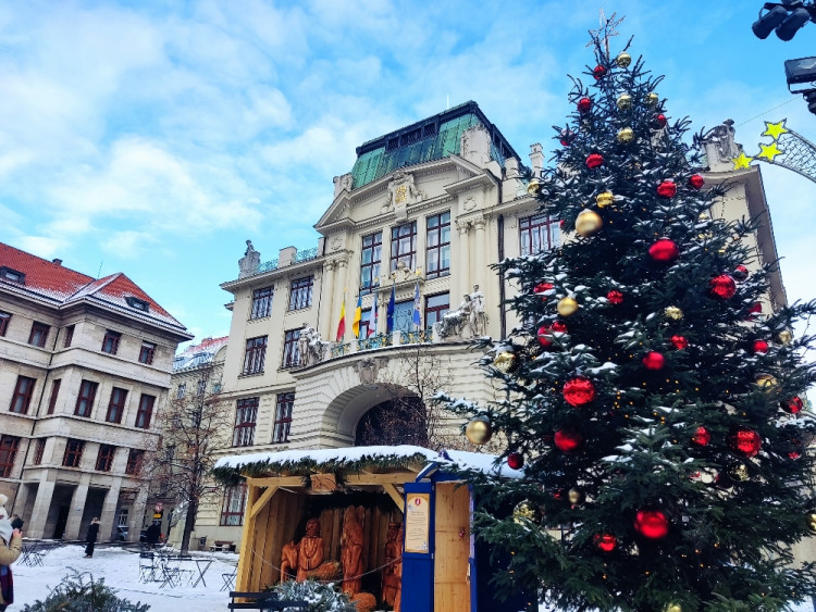 FOTOGALERIE: Skauti přinesli Betlémské světlo. Na magistrátu bude až do ledna