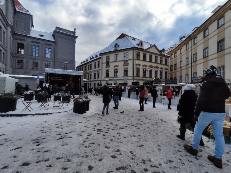 FOTOGALERIE: Skauti přinesli Betlémské světlo. Na magistrátu bude až do ledna