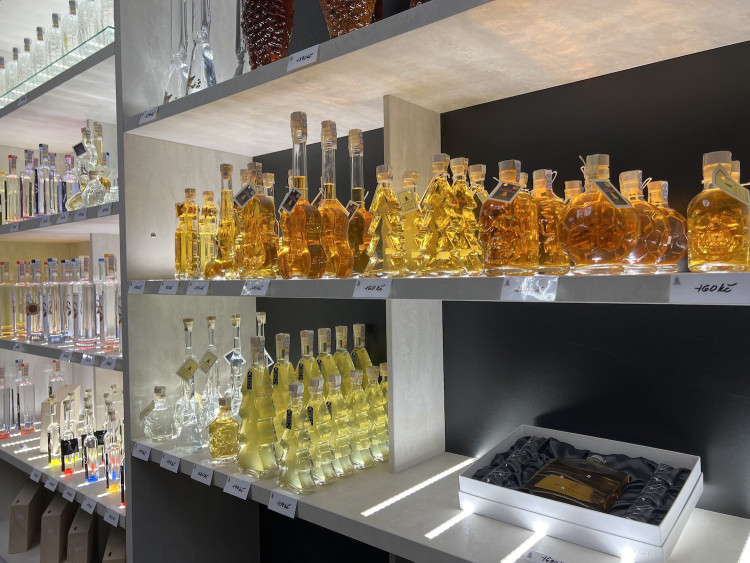 Z bývalé stodoly vyrostl stylový obchod Svachovka. Nabízí to nejlepší ze stejnojmenné destilérky i čokoládovny