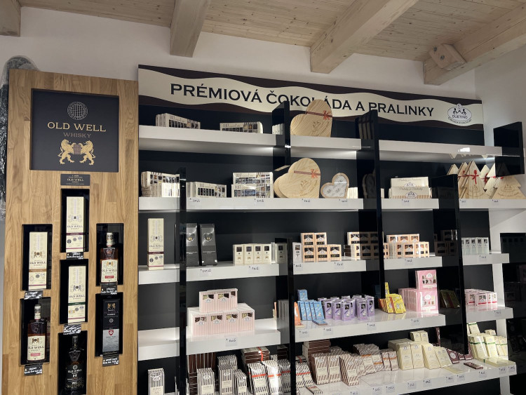 Z bývalé stodoly vyrostl stylový obchod Svachovka. Nabízí to nejlepší ze stejnojmenné destilérky i čokoládovny