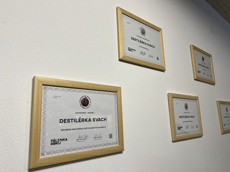 Z bývalé stodoly vyrostl stylový obchod Svachovka. Nabízí to nejlepší ze stejnojmenné destilérky i čokoládovny