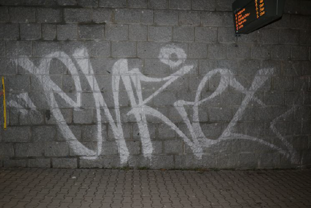 FOTOGALERIE: Sprejer řádil v okolí vlakového nádraží