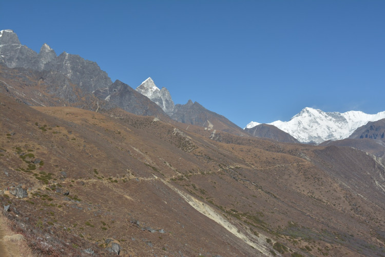 FOTOGALERIE: SAMA V NEPÁLU:  Cho Oyu střídá Mount Everest