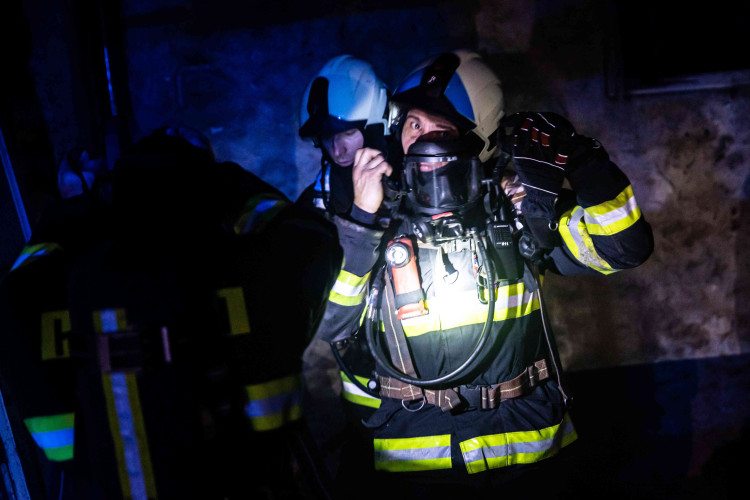 GALERIE: Na Trutnovsku zachvátil požár stáje. Uhynulo asi 150 krav