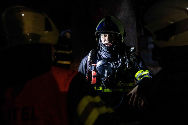 GALERIE: Na Trutnovsku zachvátil požár stáje. Uhynulo asi 150 krav