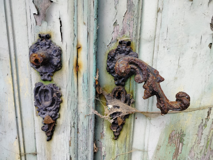 Tajemný dům zakletý v čase