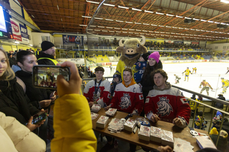 FOTOGALERIE: Vicemistři světa z Přerova rozdávali podpisy na domovském zimáku