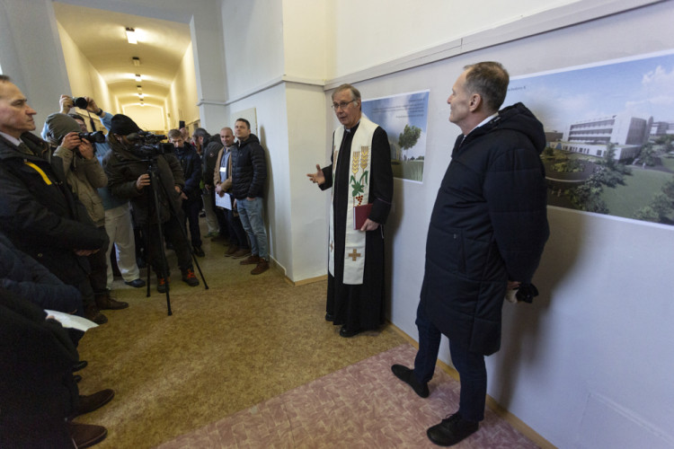 FOTOGALERIE: Dominanta Fakultní nemocnice Olomouc půjde k zemi. Jak vypadá před demolicí?