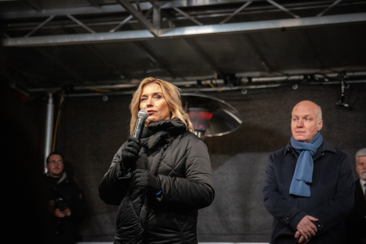 FOTOGALERIE: Staromák zaplnily tisíce lidí. Přišly podpořit Pavla