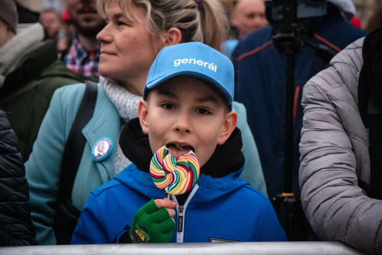 FOTOGALERIE: Staromák zaplnily tisíce lidí. Přišly podpořit Pavla